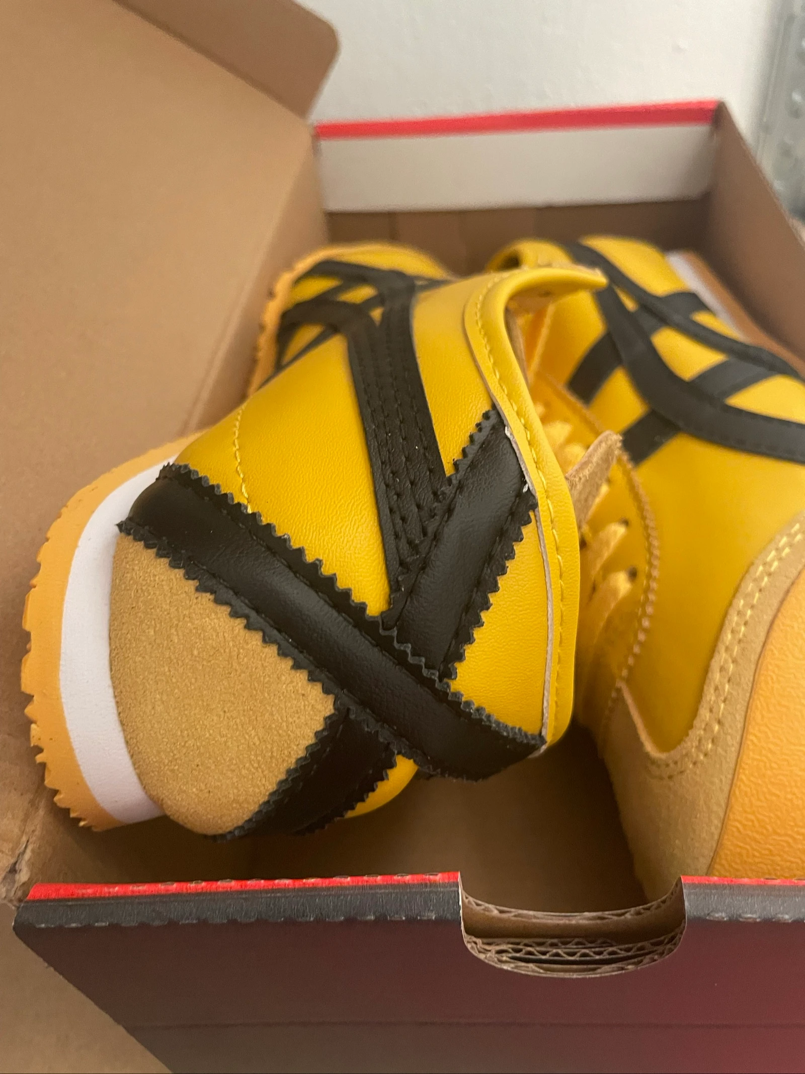 Onitsuka Tiger gele en zwarte schoenen maat 42 – photo 6